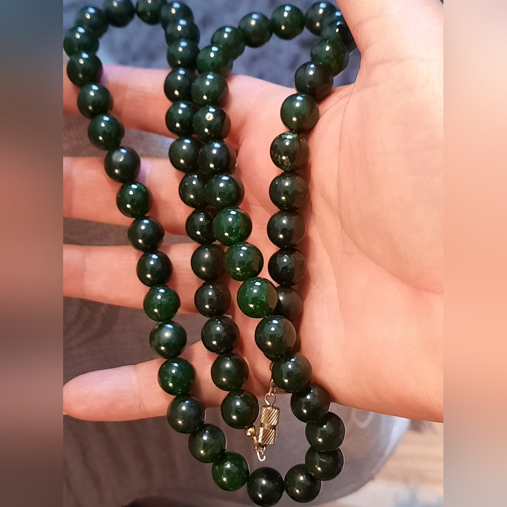 Green  JADE Beaded Necklace